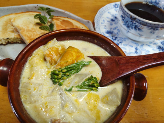 【管理栄養士監修】便秘も肌荒れも解消！食物繊維と発酵食がはいった「具だくさん腸活スープ」